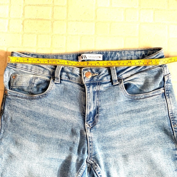 Zara Jeans - Light-wash  Size 6 - Picture 5 of 8